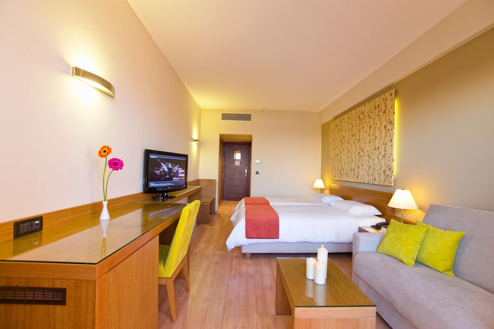 Pharae Palace Каламата Екстериор снимка