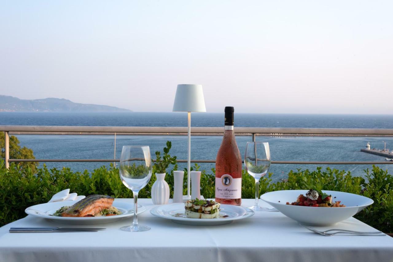 Pharae Palace Каламата Екстериор снимка